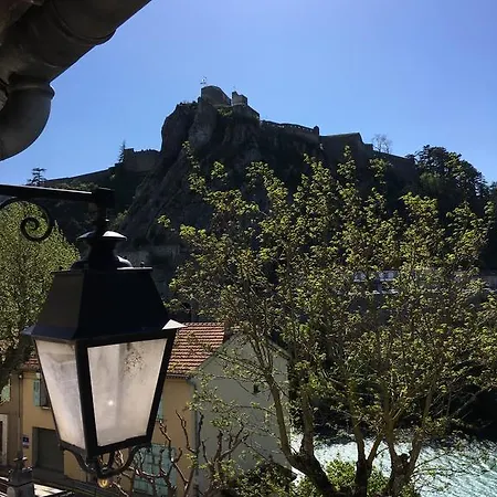 La Maison à La Glycine * Sisteron